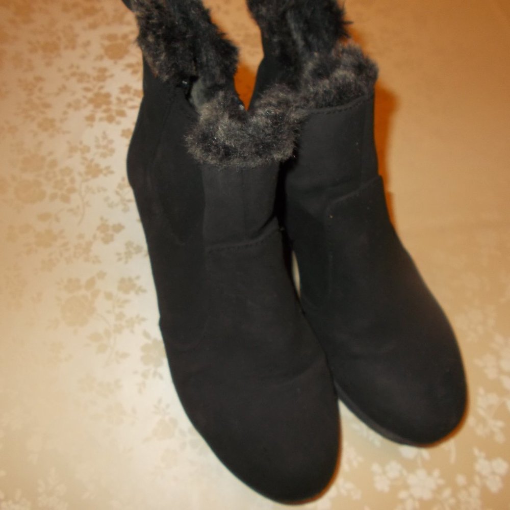 KHOMBU Booties